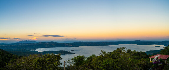 Vista del lago de ilopango El Salvador - obrazy, fototapety, plakaty