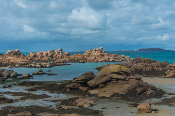 Obraz premium view of the landscape at ploumanach in france