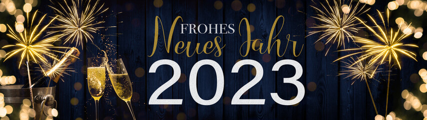 Frohes neues Jahr 2023 Silvester Neujahr Feiertag Grußkarte lang Banner Panorama  - Champagner...