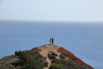 Fototapeta premium Finding love at Sobranes Point overlooking the Pacific Ocean along the rugged California coast