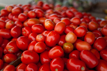 red tomatoes in market