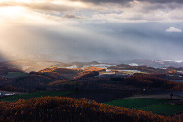 Naklejka premium 北海道美瑛の天使のはしご・11月、日本