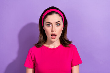 Portrait of shocked young person open mouth staring cant believe isolated on purple color background - obrazy, fototapety, plakaty