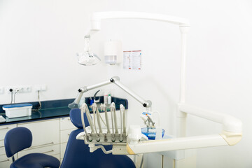 Image of a dental office with professional equipment in the clinic