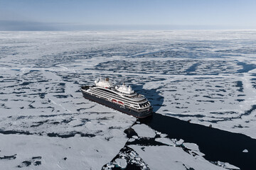 icebreaker on north pole 