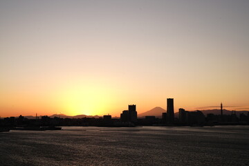 横浜、ベイブリッジ、スカイウォーク、橋、夕日、富士山、SKYWALK,海、空、光、背景、ビル、都会、シルエット、