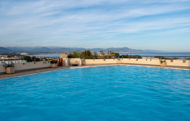 Piscine avec vue sur la méditerranée, Alpes-Maritimes, France