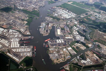 Aerial View of the Houston Ship Channel with Oil and Gas Infrastructure - obrazy, fototapety, plakaty
