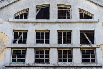 Sunny exterior view of the Huashan 1914 Creative Park