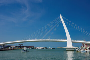 Fototapeta na wymiar Sunny view of the Lover's Bridge of Tamsui Fisherman's Wharf