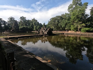 Fototapeta premium Island temple in angkor site.