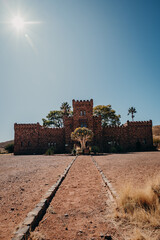 Frontalblick auf Herrenhaus aus Deutscher Kolonialzeit im Stile einer mittelalterlichen Burg,...
