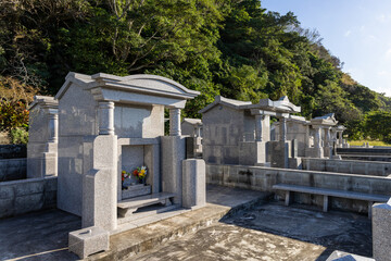 父系の直系血族が入る沖縄の大きな墓