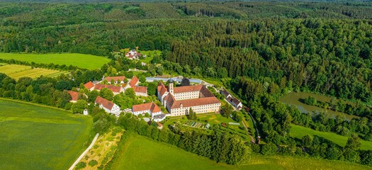 Kloster Oberschönenfeld in den Stauden nahe Augsburg im Luftbild