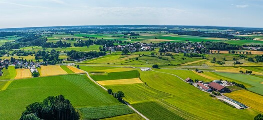 Landwirtschaftlich geprägte Landschaft im Naturpark Westliche Wälder - Ausblick ins Schmuttertal 