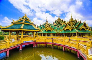 Fototapeta na wymiar thai style pavilion