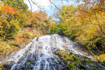 秋の龍双ヶ滝　福井県今立郡　Ryusogataki waterfall in autumn. Fukui Prefecture, Imadate-gun.