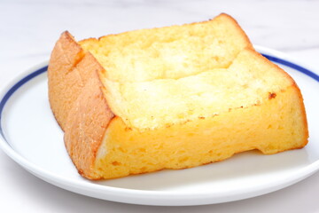 朝食は厚切りのフレンチトースト