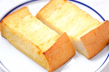 朝食は厚切りのフレンチトースト