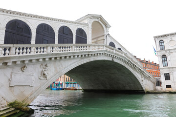 Obraz na płótnie Canvas FAmous Birdge of RIALTO in Venice in Italy without people