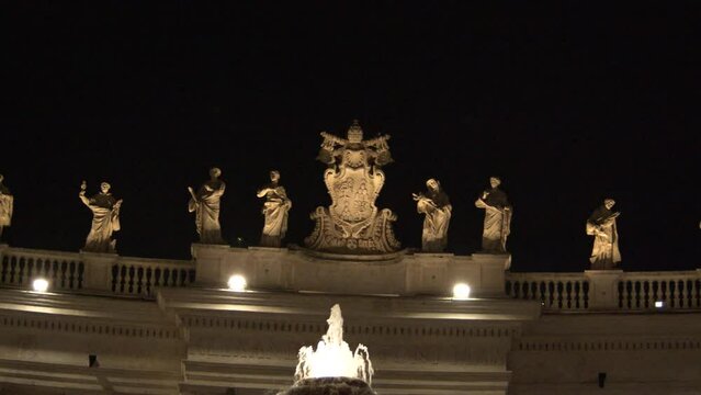 da fontana su a colonnato san Pietro 
