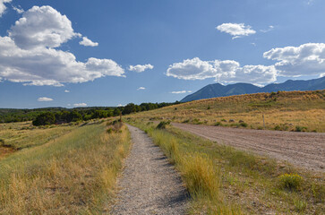 Fototapeta na wymiar trail near Loyds Lake in Monticello (San Juan county, Utah)