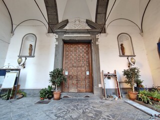 Napoli - Portico di ingresso della Chiesa dell'Ascensione a Chiaia