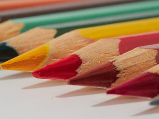 Obraz premium Colored pencils isolated on a white background. Close it.