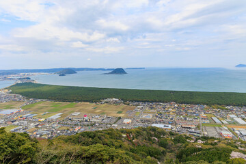 Fototapeta na wymiar 鏡山展望台から見た虹の松原と唐津湾「佐賀県」