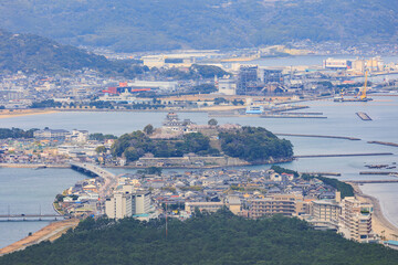 鏡山展望台から見た唐津城と町並み「佐賀県」