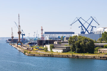 The shipyards MV Werften and Neptun Werft in the harbour of Rostock in Germany © Photofex