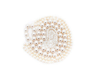 Pearl beads with beads of different sizes are collected in a circle. Isolated. Top view