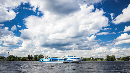Hydrofoil Rocket carries tourists to the Oreshek Fortress