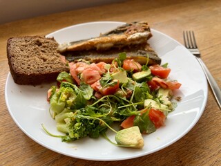 salad with tuna