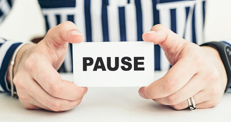 Text PAUSE on card in woman hand to remind you a break