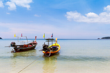 Fototapeta premium Wooden fishing boat on the beach, tropical island holiday in south of Thailand
