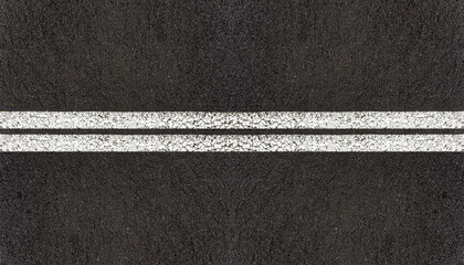 Lignes blanches sur asphalte 