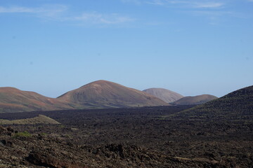Obraz premium volcanic landscapes of lanzarote, photographed in november 2022. trekking day trip. Crater, volcano, sea of lava, solidified lava, landscape, sony a6000