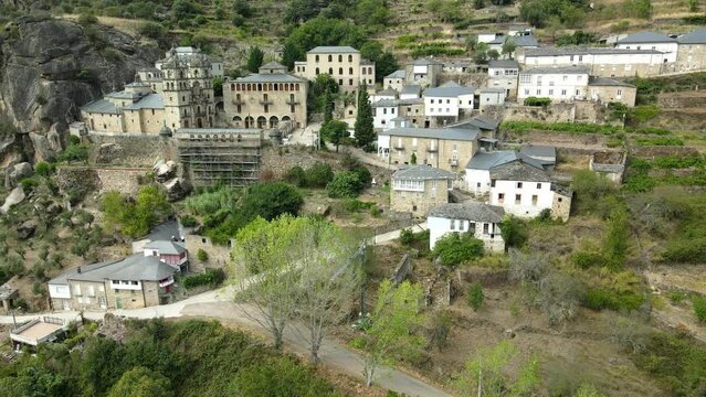 Bonito pueblo gallego en la comarca de Ourense , as ermidas, sitio singular