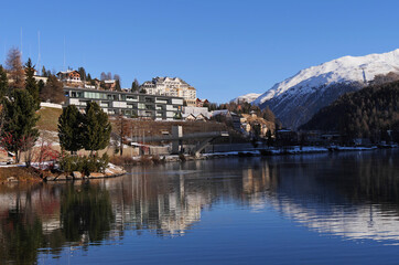 Fototapeta na wymiar St. Moritz und St. Moritzersee in der Schweiz.