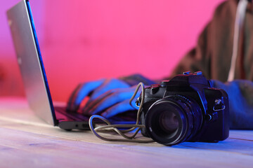 ripping photos from a digital slr camera to a laptop with a cable on a table
