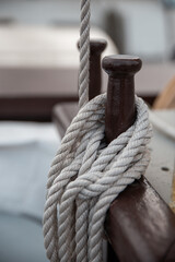 Seil an einem Schiff