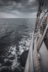 Schiff auf offener See