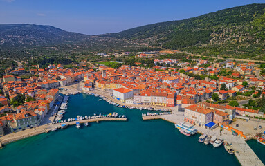 Fototapeta na wymiar Aerial view of Cres old town in Croatia