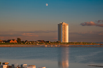 Küste von Büsum mit Mond
