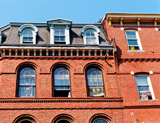 Obraz premium Windows in Old Brick Building in Portland Maine