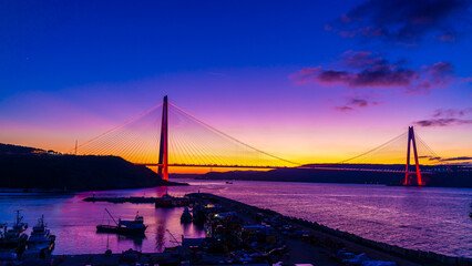 Obraz premium sunset bridge at night