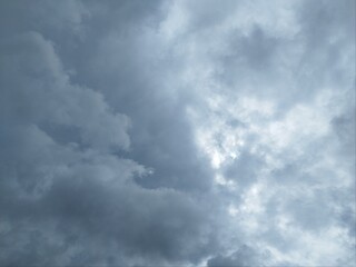 Obraz premium Grey sky, cloudy background, changeable weather natural clouds. Overcast but beautiful, dramatic sky effect. View of overcast sky. Dramatic gray sky and white clouds before rain in rainy season.