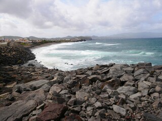 Fototapeta na wymiar Littoral de Ribeira Grande sur l'océan atlantique sur l'île de Sao Miguel dans l'archipel des Açores au Portugal. Europe