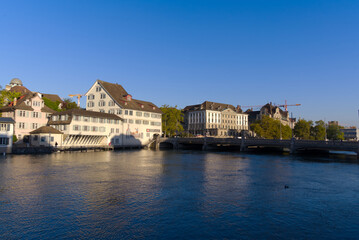 Fototapeta na wymiar Scenic view of the old town of City of Zürich with Limmat River and historic houses on a sunny late summer morning. Photo taken September 22nd, 2022, Zurich, Switzerland.